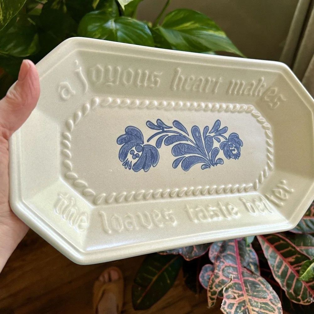 Pfaltzgraff Yorktowne Bread Tray 